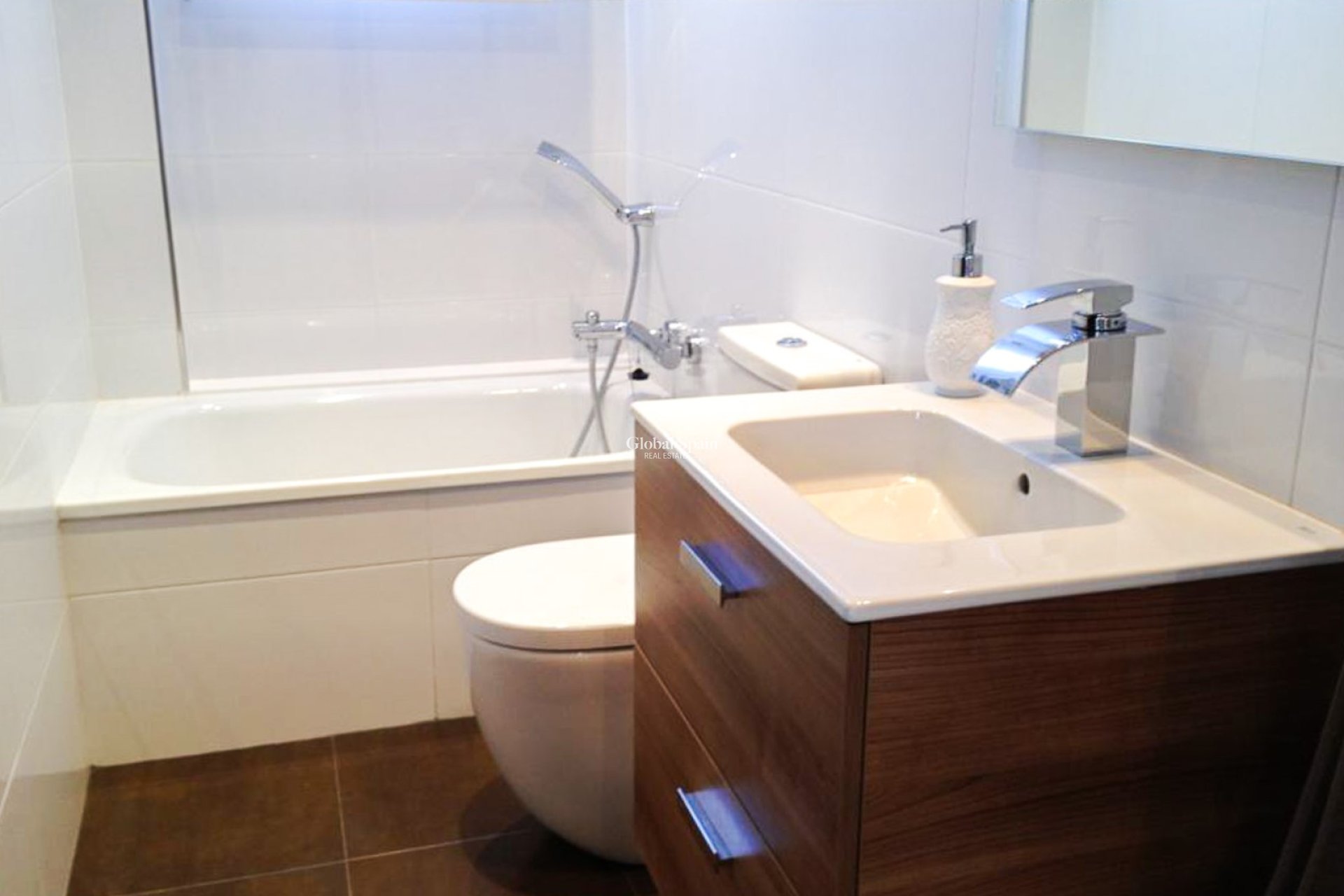 Resale - Villa / Semi detached -
ORIHUELA COSTA - MIL PALMERAS 