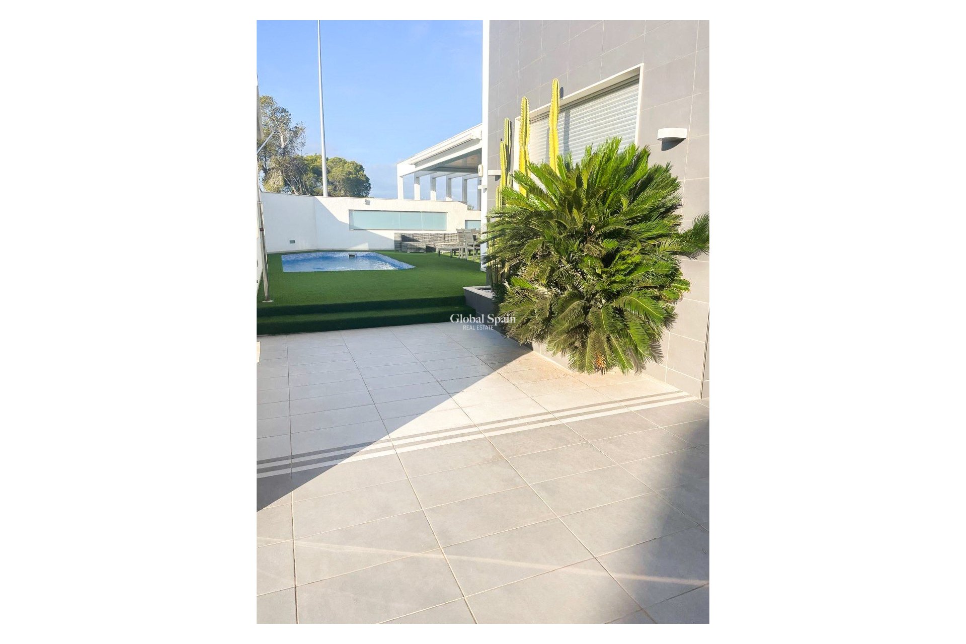 Resale - Villa / Semi detached -
ORIHUELA COSTA - MIL PALMERAS 