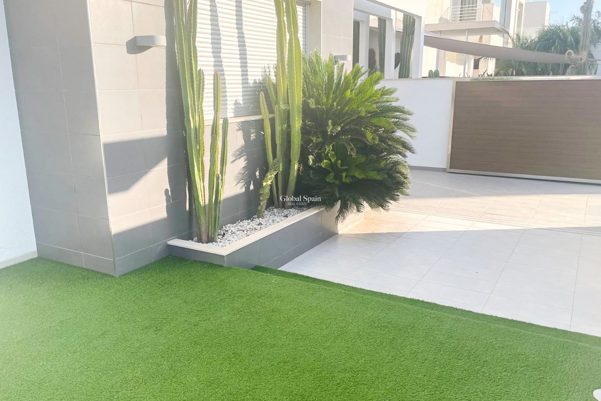 Resale - Villa / Semi detached -
ORIHUELA COSTA - MIL PALMERAS 