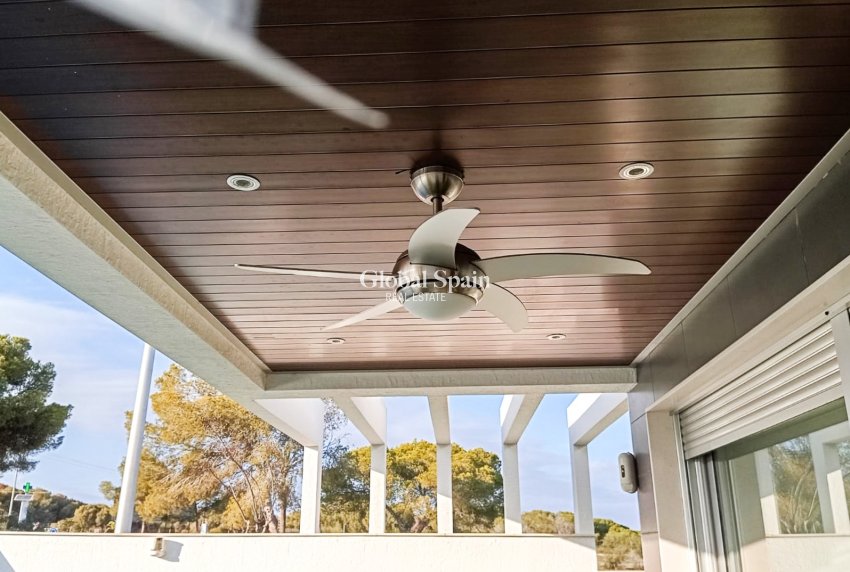 Resale - Villa / Semi detached -
ORIHUELA COSTA - MIL PALMERAS 