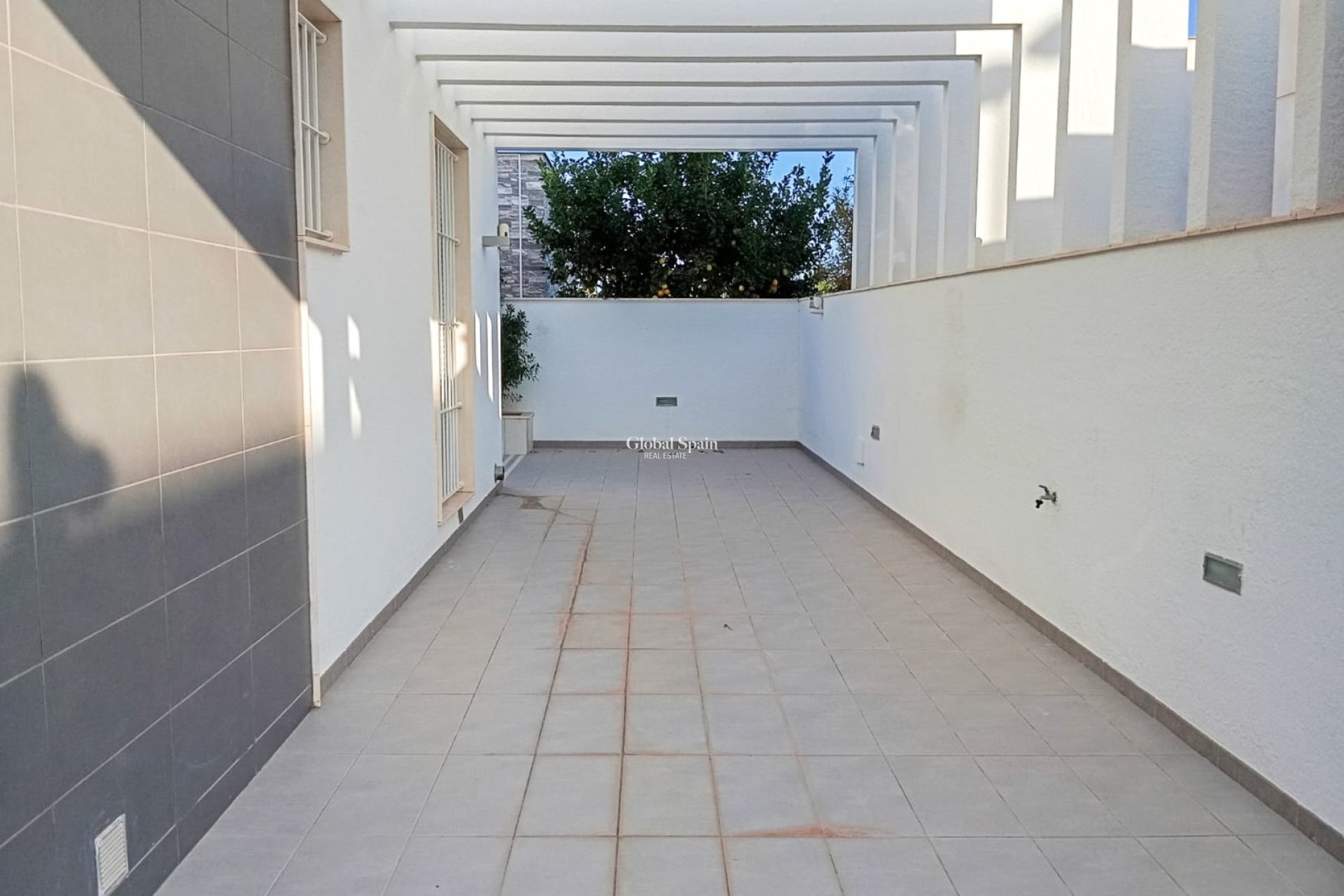 Resale - Villa / Semi detached -
ORIHUELA COSTA - MIL PALMERAS 