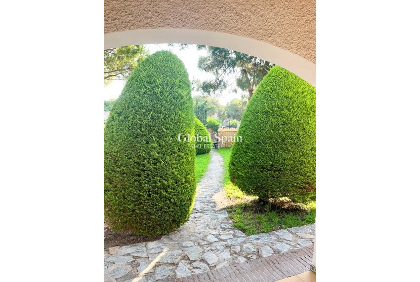 Resale - Villa / Semi detached -
ORIHUELA COSTA - Punta Prima