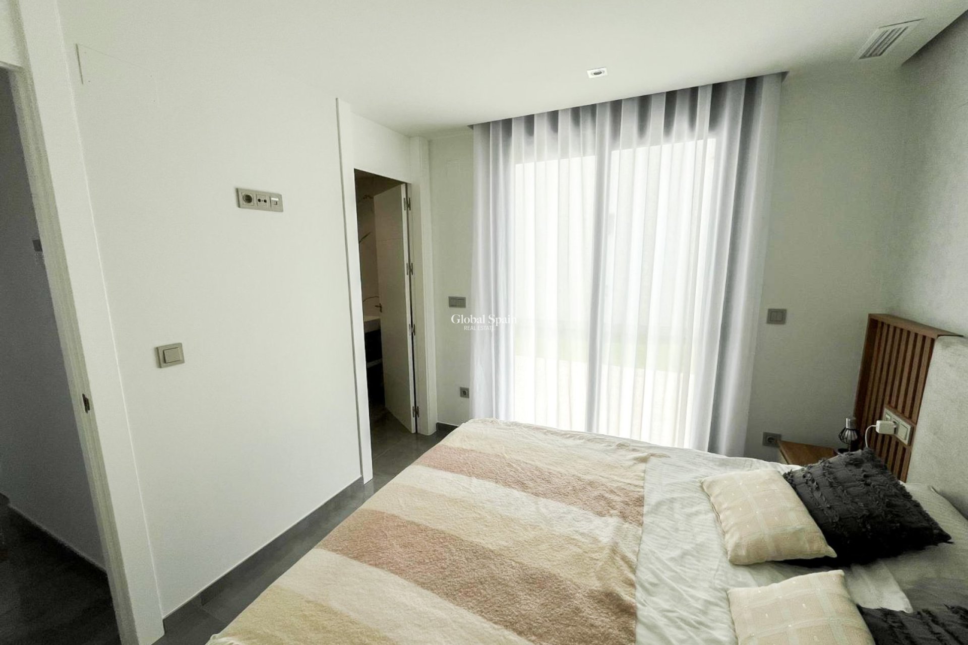 Resale - Villa / Semi detached -
TORREVIEJA - LOS BALCONES - LOS ALTOS