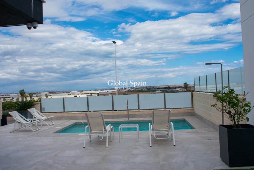 Resale - Villa / Semi detached -
TORREVIEJA - LOS BALCONES - LOS ALTOS