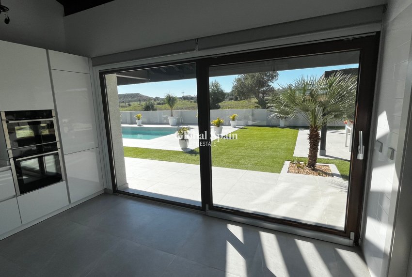 Resale - VILLA -
SUCINA - Inland