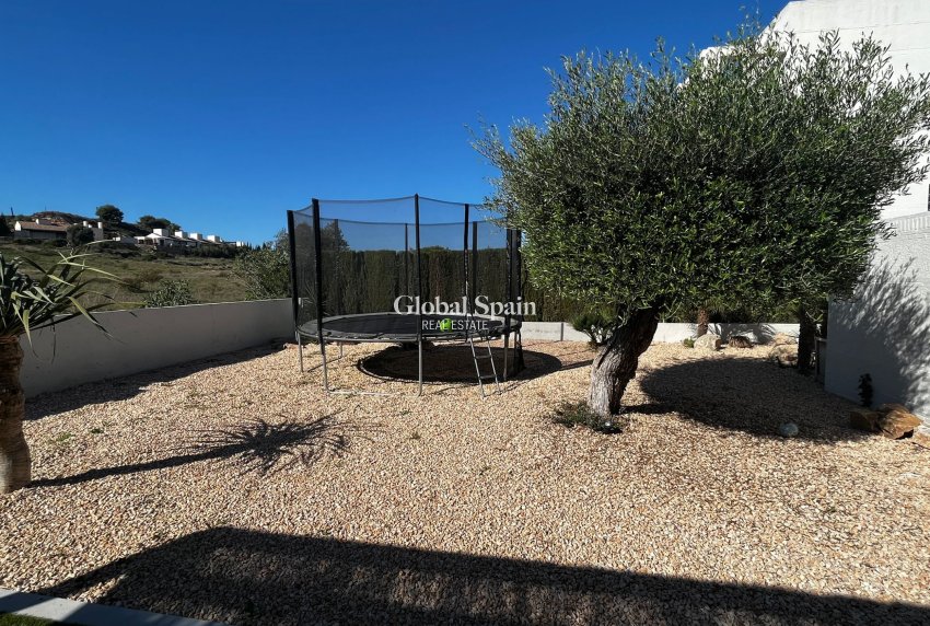 Resale - VILLA -
SUCINA - Inland