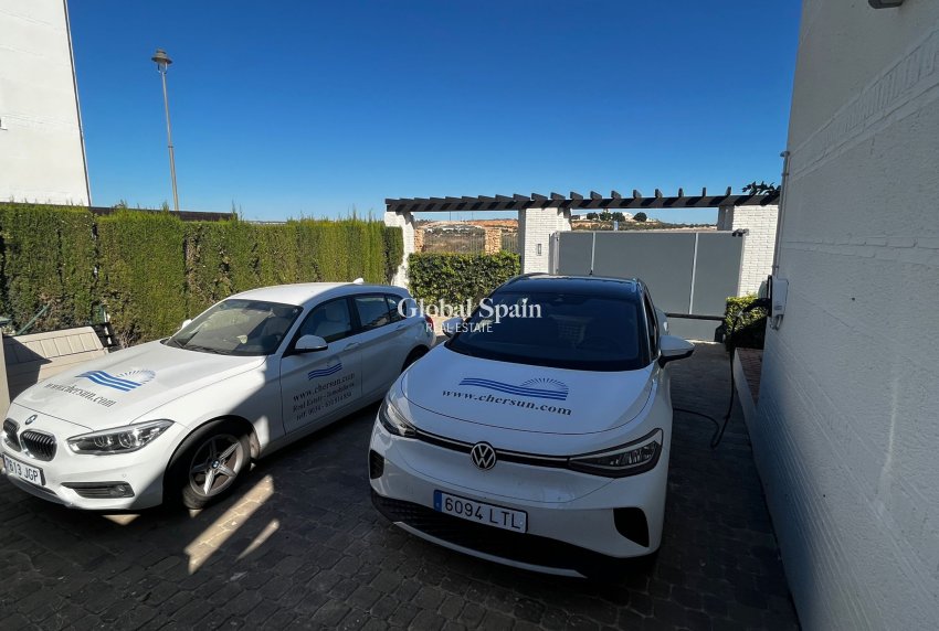 Resale - VILLA -
SUCINA - Inland