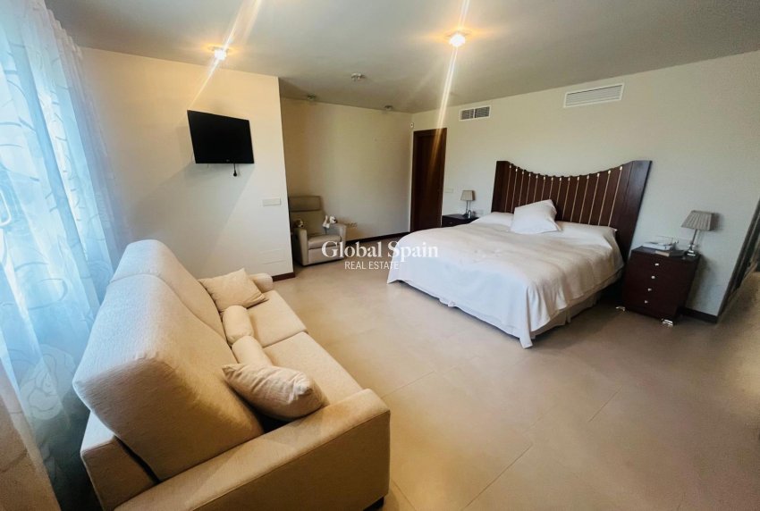 Resale - VILLA -
SUCINA - Inland