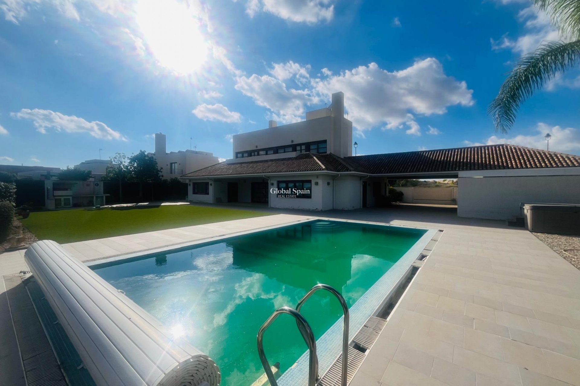 Resale - VILLA -
SUCINA - Inland