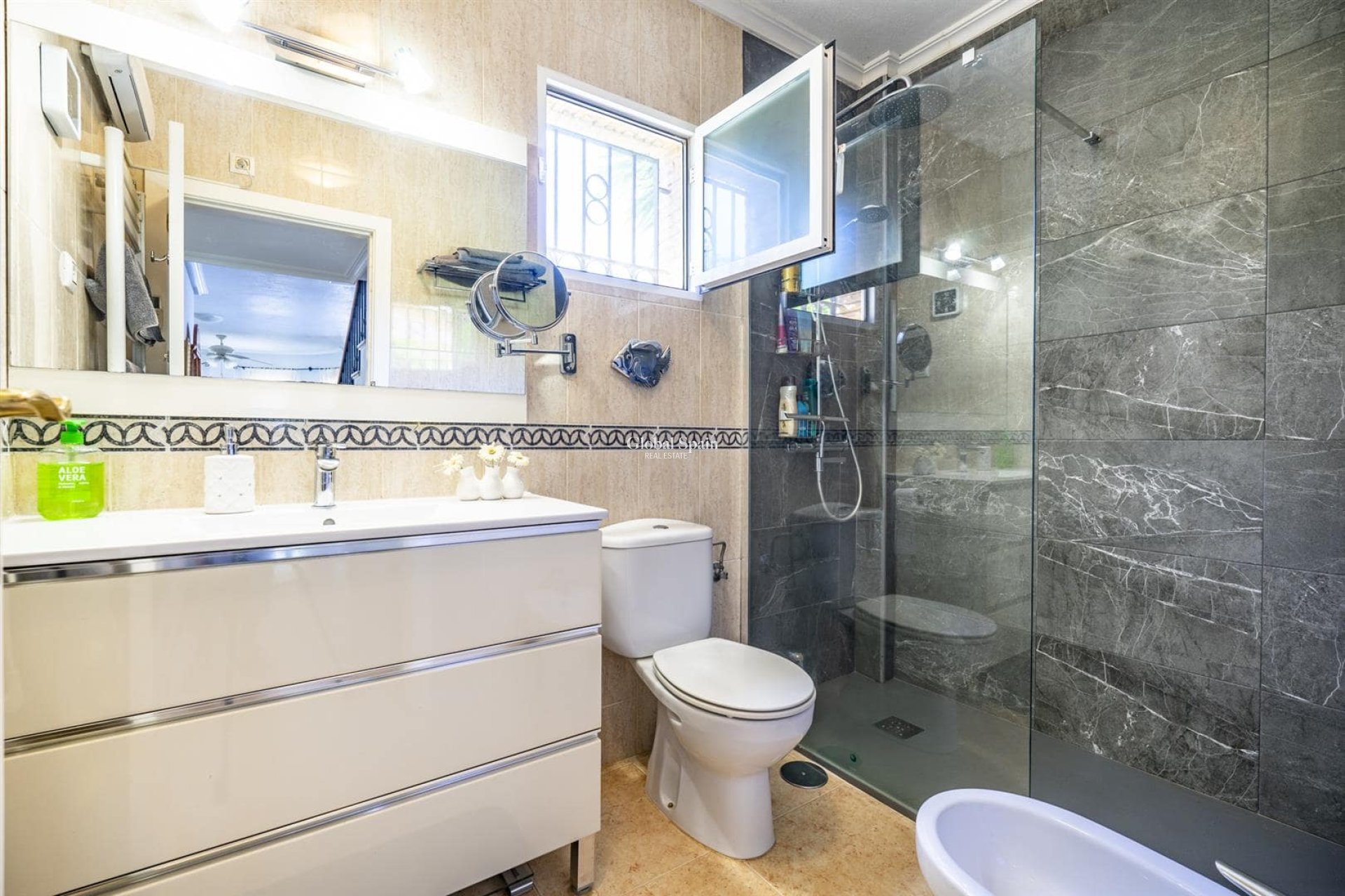 Resale - VILLA -
SUCINA - Inland