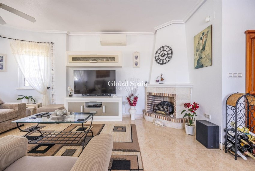 Resale - VILLA -
SUCINA - Inland