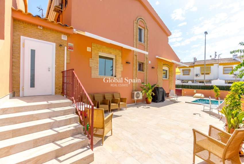 Resale - VILLA -
TORRE DE LA HORADADA - Costa Blanca