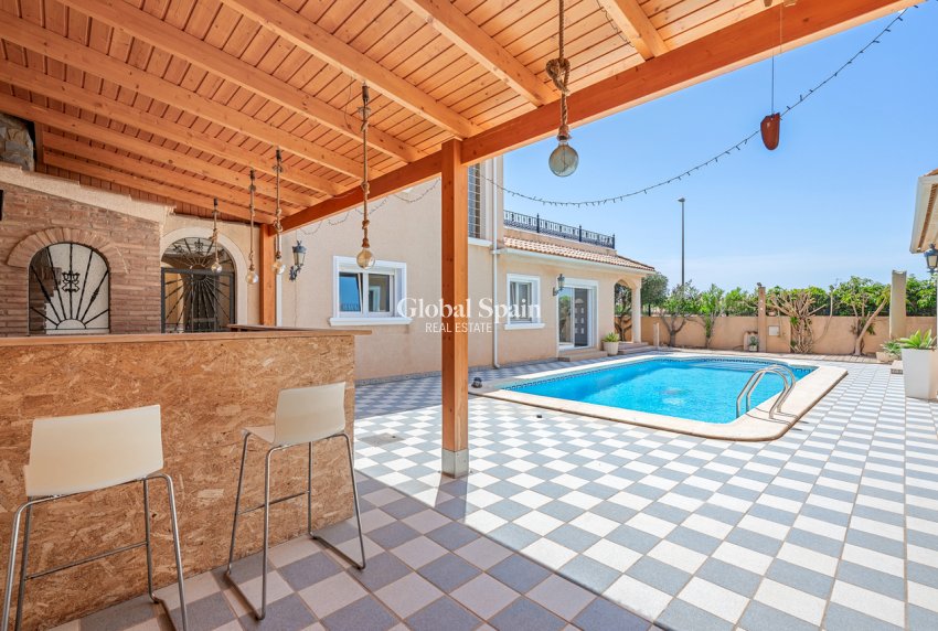 Resale - VILLA -
TORRE DE LA HORADADA - Costa Blanca