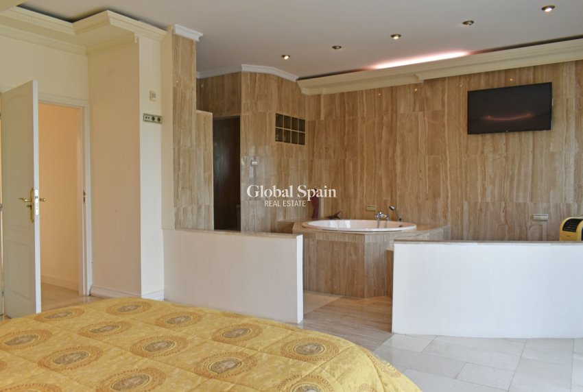 Resale - VILLA -
TORREMENDO - Costa Blanca