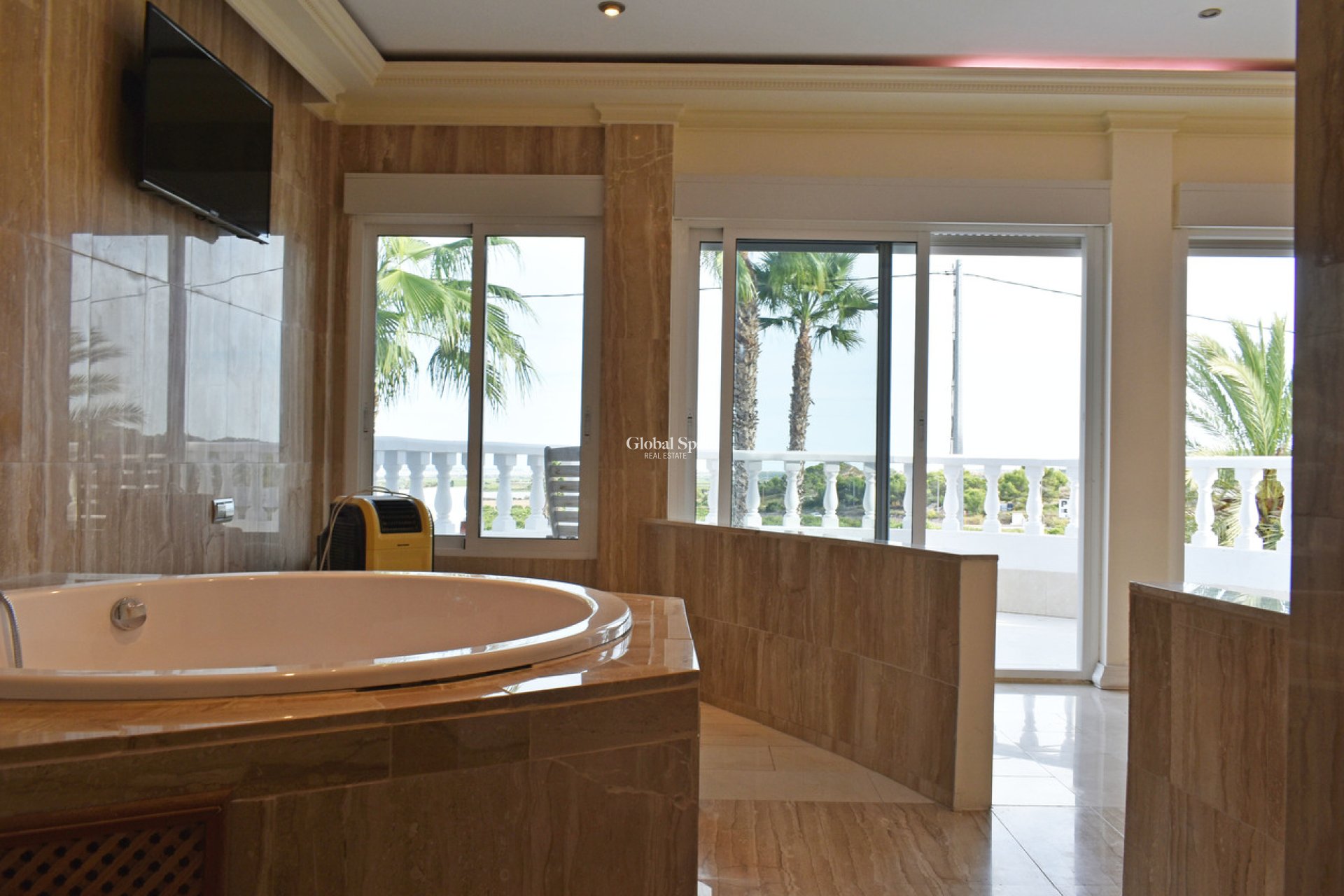 Resale - VILLA -
TORREMENDO - Costa Blanca