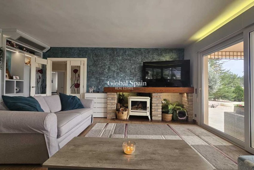 Resale - VILLA -
TORREMENDO - Costa Blanca