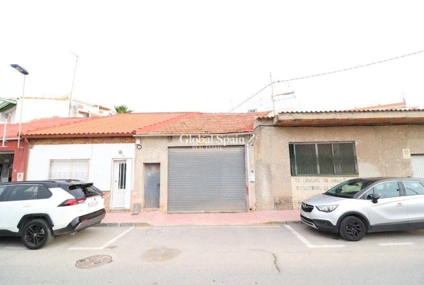 Resale - Villa -
TORREVIEJA - Acequion