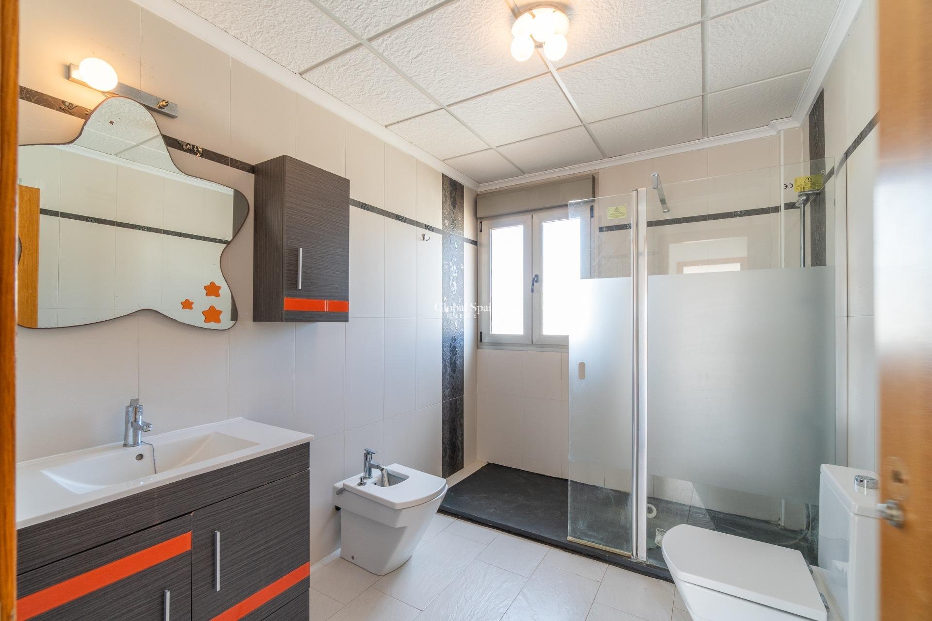 Resale - Villa -
TORREVIEJA - Aguas nuevas 2