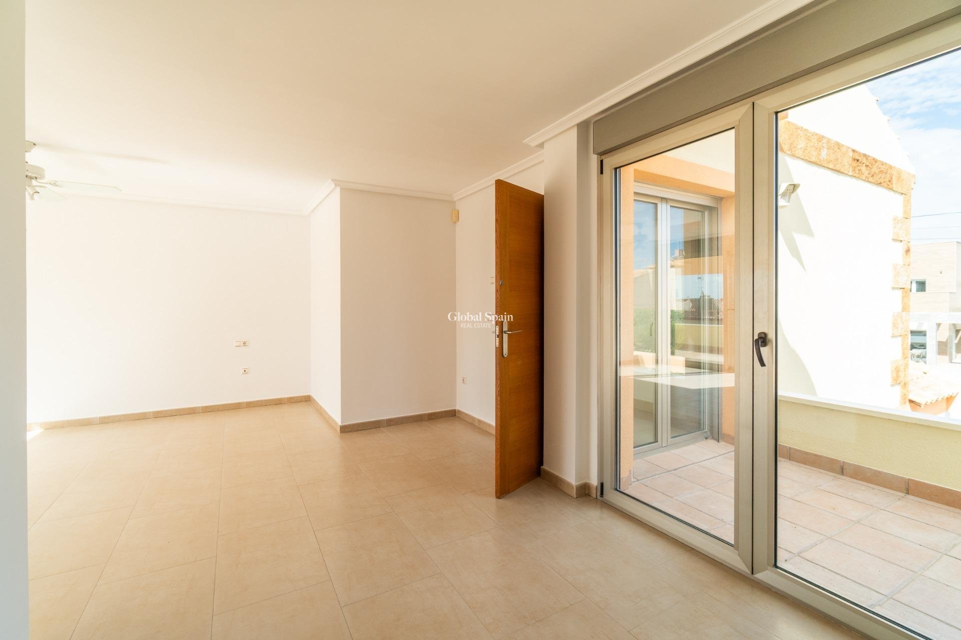 Resale - Villa -
TORREVIEJA - Aguas nuevas 2