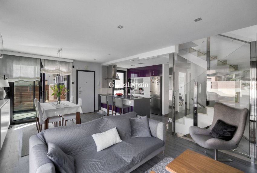 Resale - VILLA -
TORREVIEJA - Aguas nuevas 2