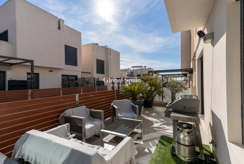 Resale - VILLA -
TORREVIEJA - Aguas nuevas 2