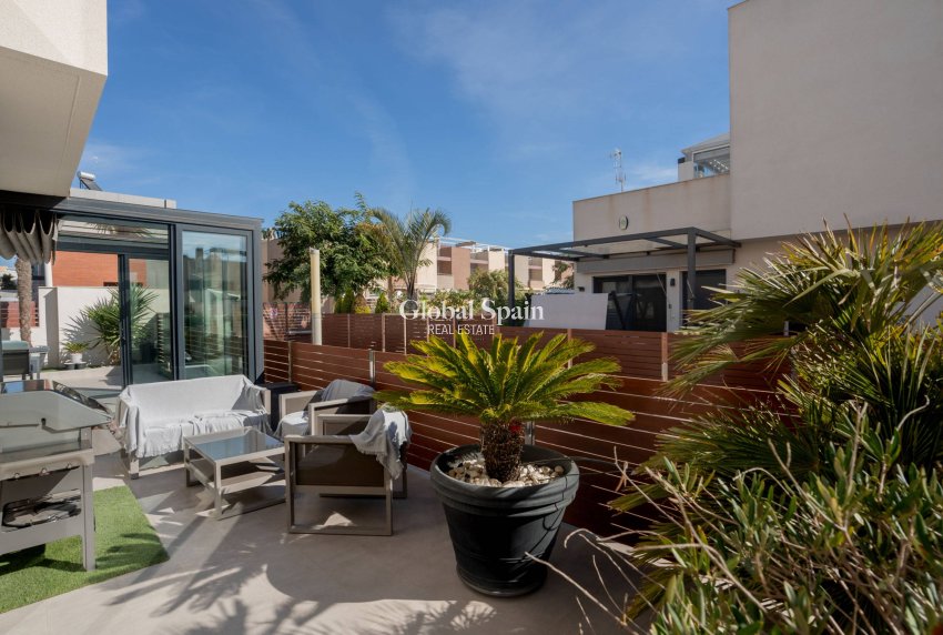 Resale - VILLA -
TORREVIEJA - Aguas nuevas 2