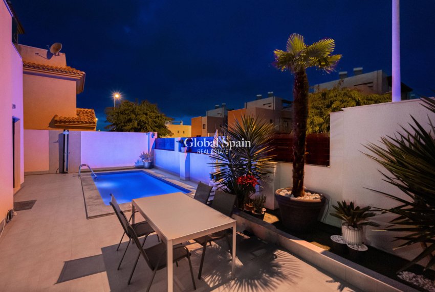 Resale - VILLA -
TORREVIEJA - Aguas nuevas 2