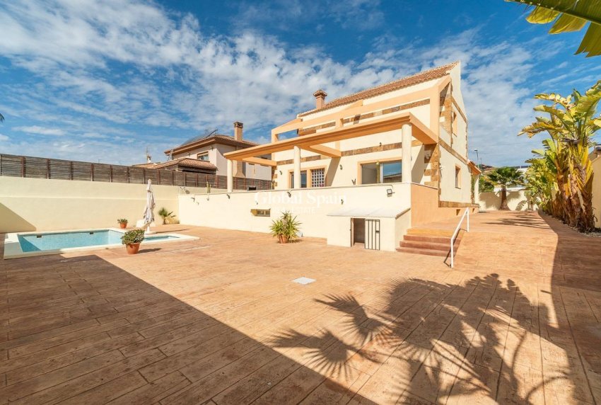 Resale - VILLA -
TORREVIEJA - Aguas nuevas 2