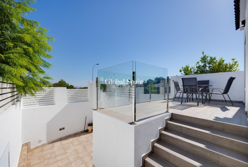 Resale - VILLA -
TORREVIEJA - Aguas Nuevas