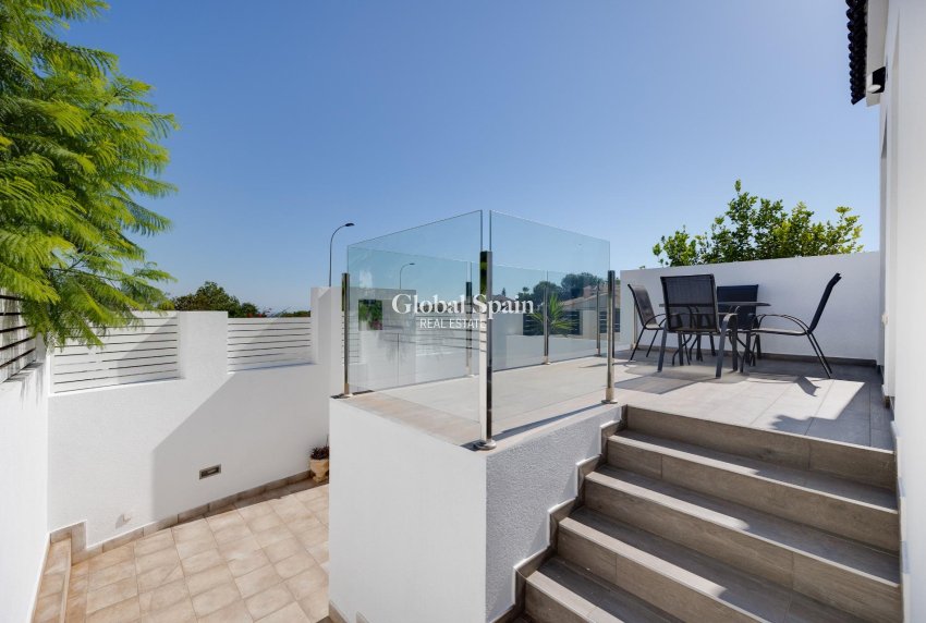 Resale - VILLA -
TORREVIEJA - Aguas Nuevas