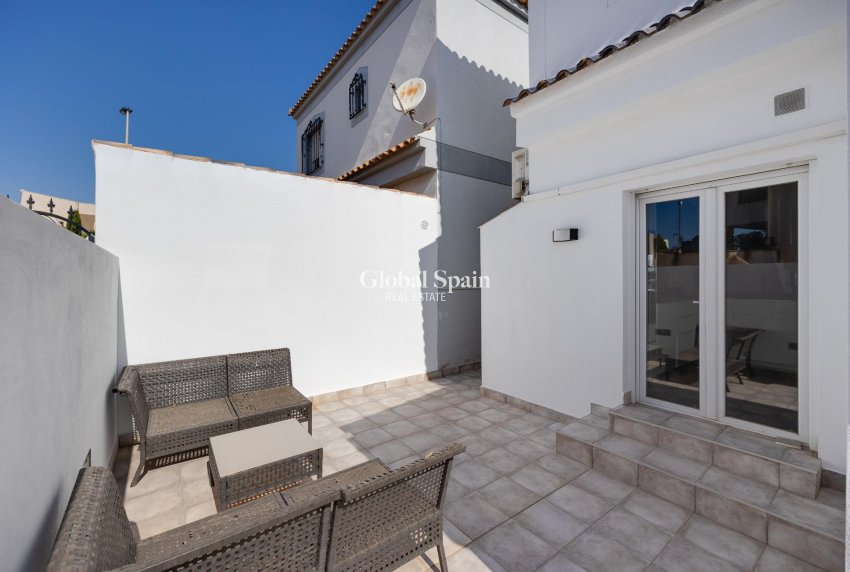 Resale - VILLA -
TORREVIEJA - Aguas Nuevas