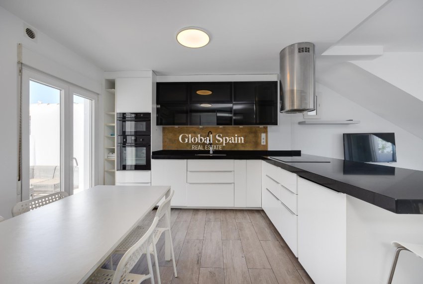 Resale - VILLA -
TORREVIEJA - Aguas Nuevas