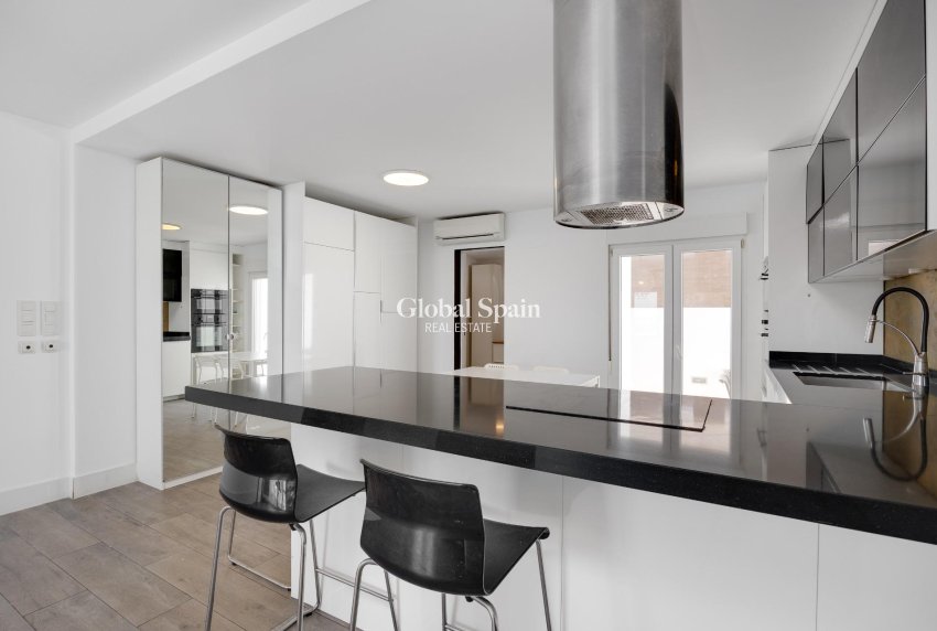 Resale - VILLA -
TORREVIEJA - Aguas Nuevas