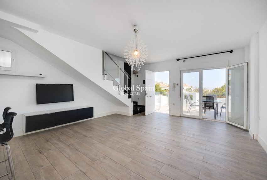 Resale - VILLA -
TORREVIEJA - Aguas Nuevas