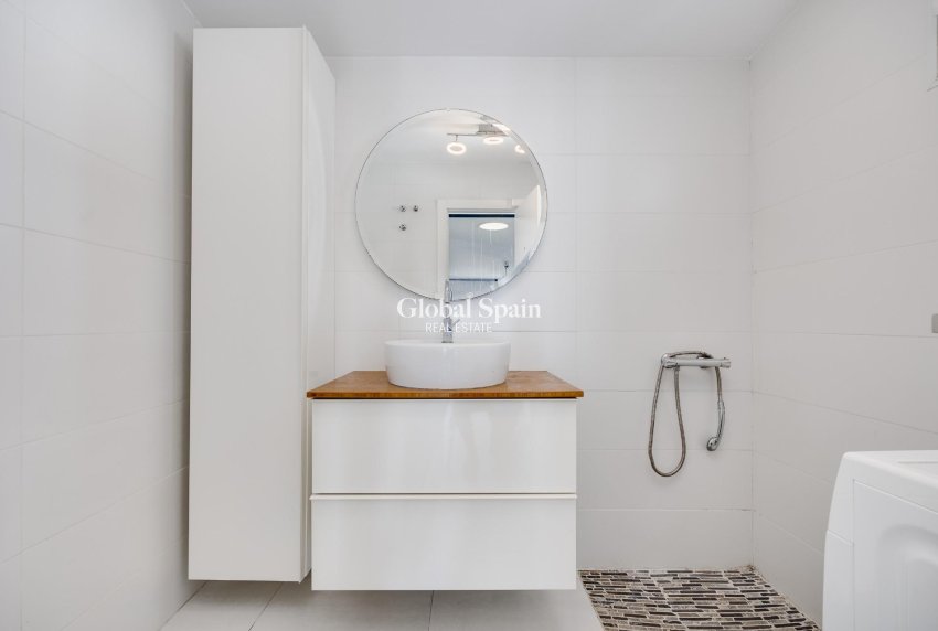 Resale - VILLA -
TORREVIEJA - Aguas Nuevas