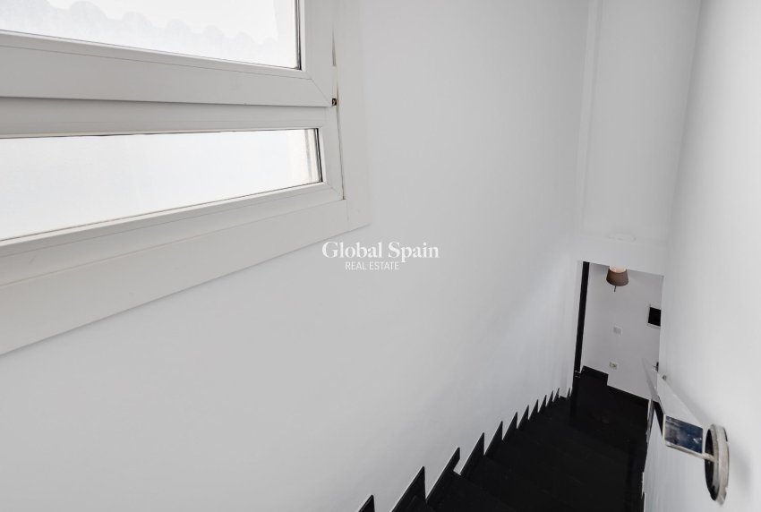 Resale - VILLA -
TORREVIEJA - Aguas Nuevas