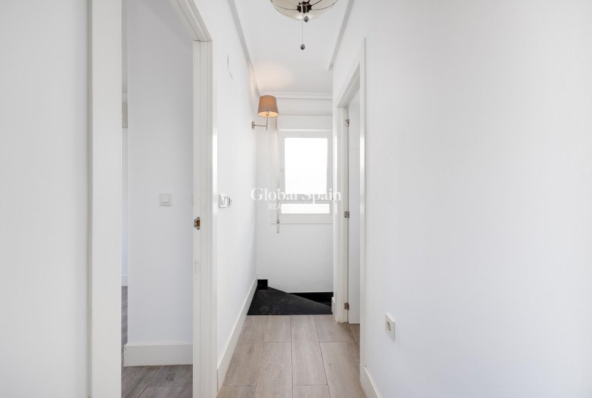 Resale - VILLA -
TORREVIEJA - Aguas Nuevas