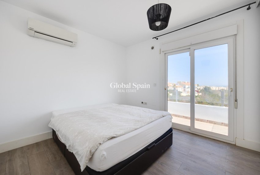 Resale - VILLA -
TORREVIEJA - Aguas Nuevas