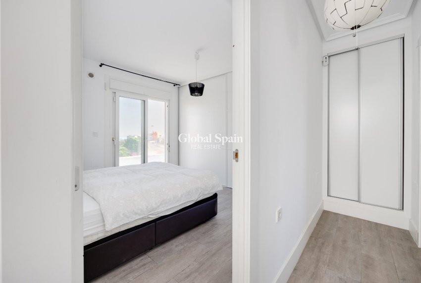 Resale - VILLA -
TORREVIEJA - Aguas Nuevas