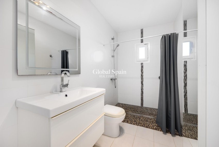 Resale - VILLA -
TORREVIEJA - Aguas Nuevas