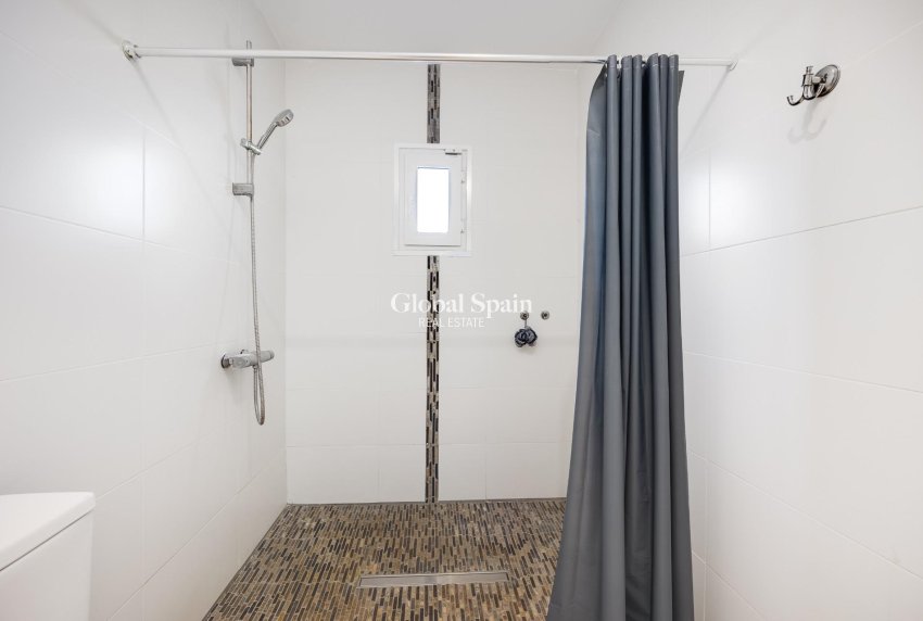 Resale - VILLA -
TORREVIEJA - Aguas Nuevas