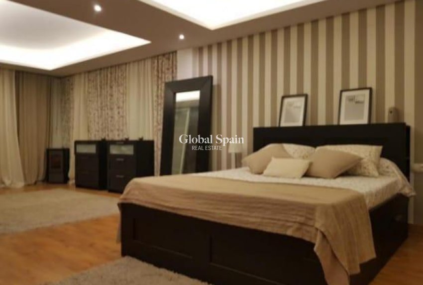 Resale - VILLA -
TORREVIEJA - Aguas Nuevas