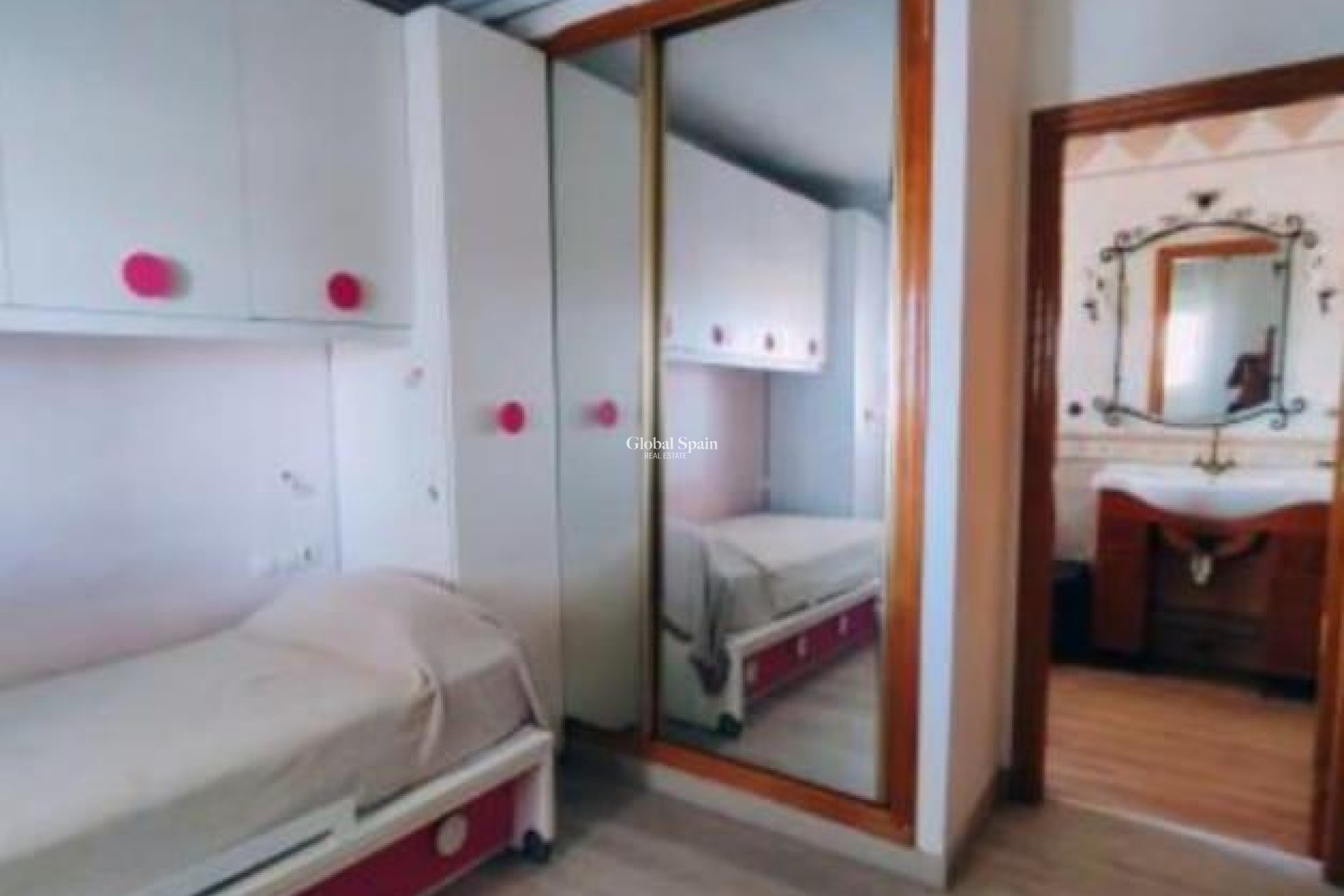 Resale - VILLA -
TORREVIEJA - Aguas Nuevas