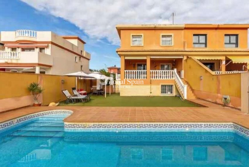 Resale - VILLA -
TORREVIEJA - Aguas Nuevas