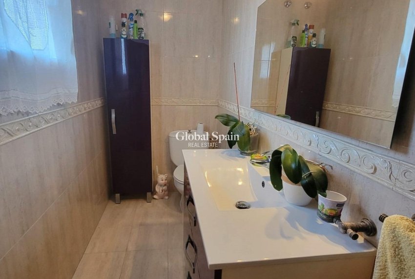 Resale - VILLA -
TORREVIEJA - Aguas Nuevas