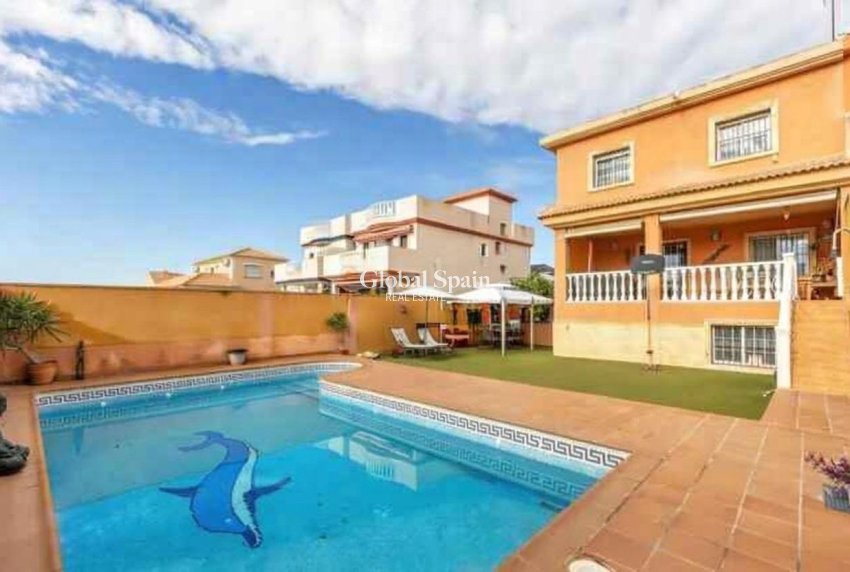 Resale - VILLA -
TORREVIEJA - Aguas Nuevas