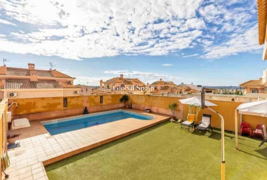Resale - VILLA -
TORREVIEJA - Aguas Nuevas