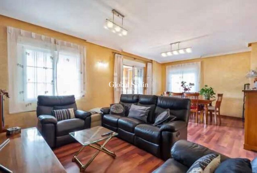 Resale - VILLA -
TORREVIEJA - Aguas Nuevas