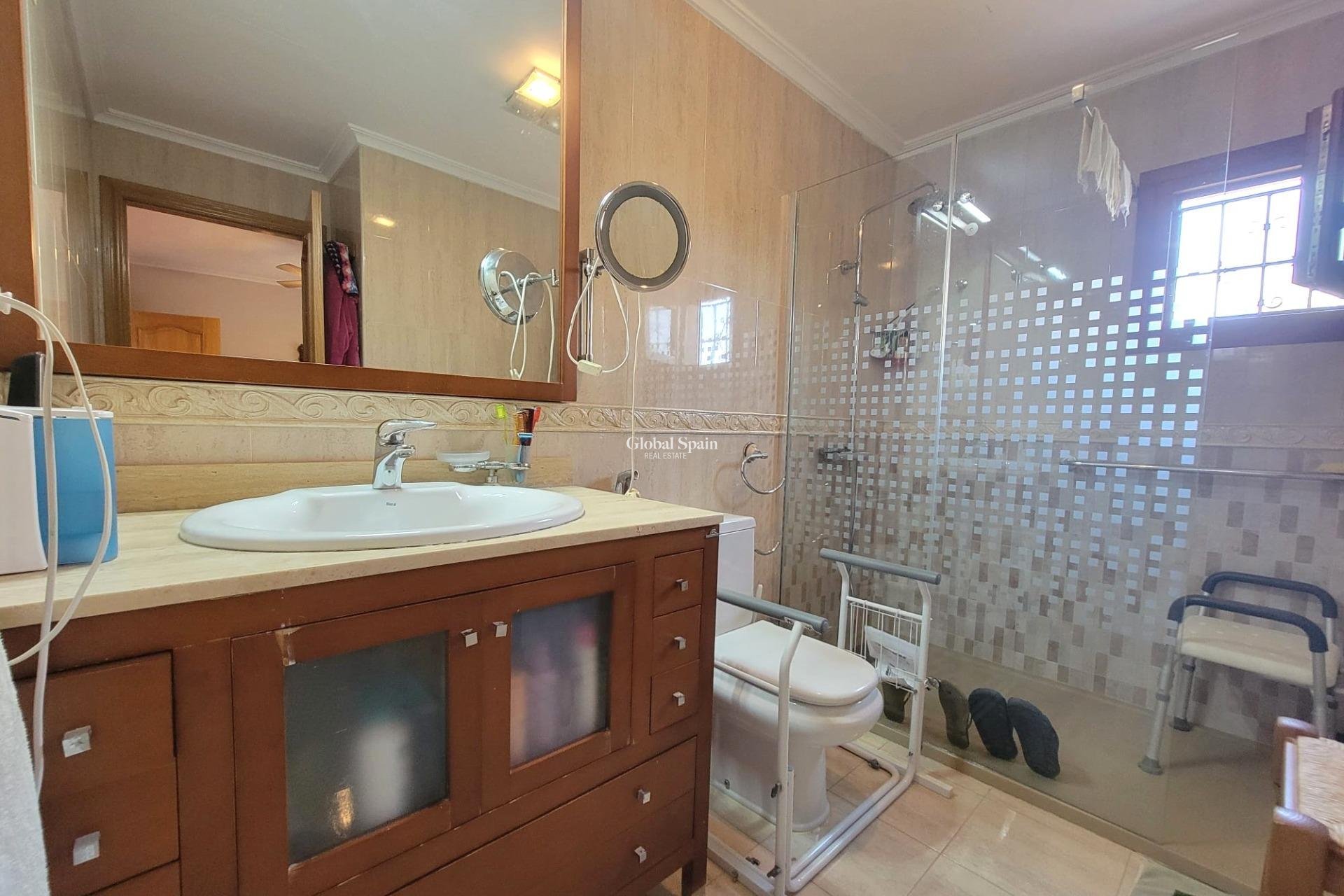 Resale - VILLA -
TORREVIEJA - Aguas Nuevas