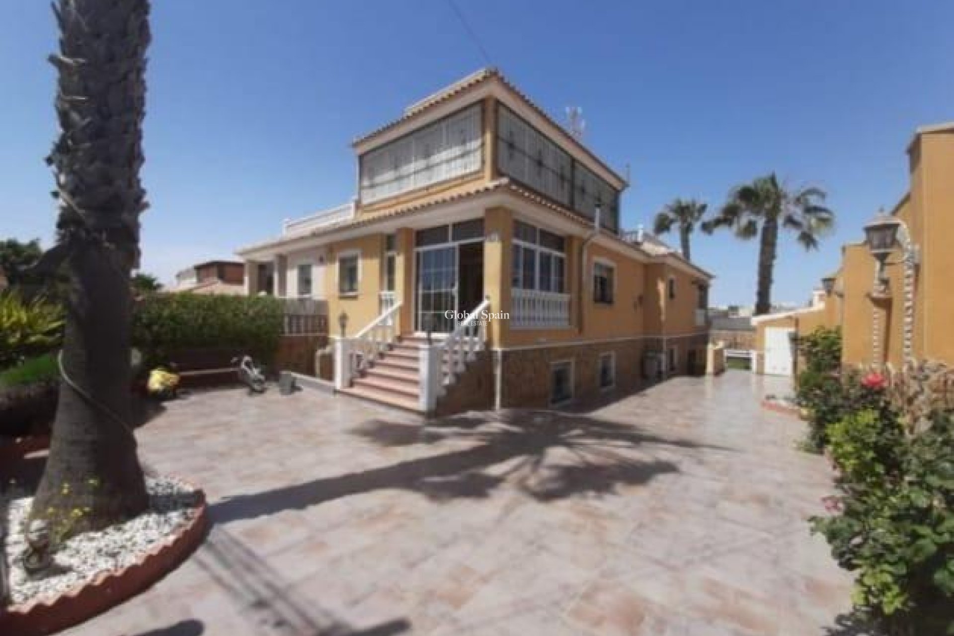 Resale - VILLA -
TORREVIEJA - Aguas Nuevas